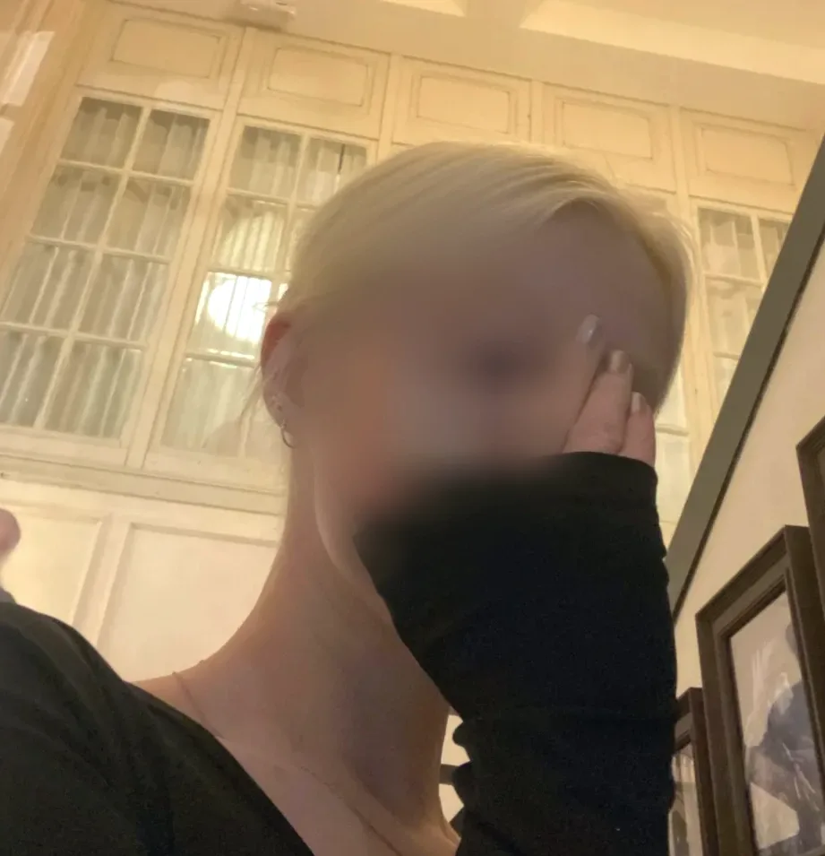 Agnes, 24