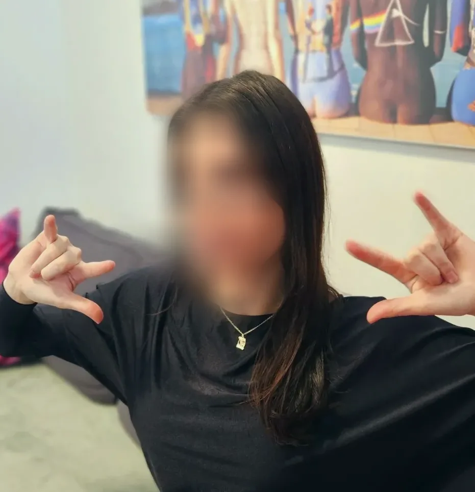 Ella, 27