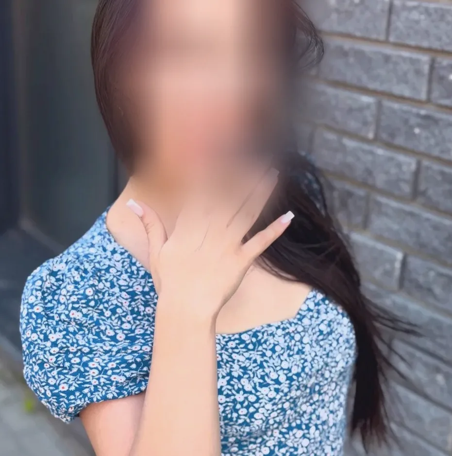 Ella, 22