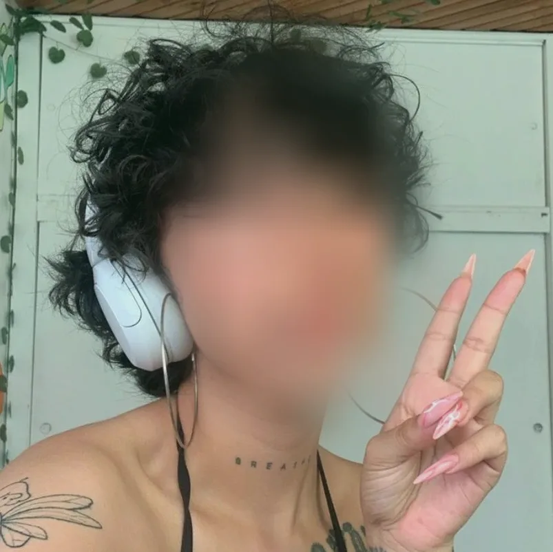 Emina, 26