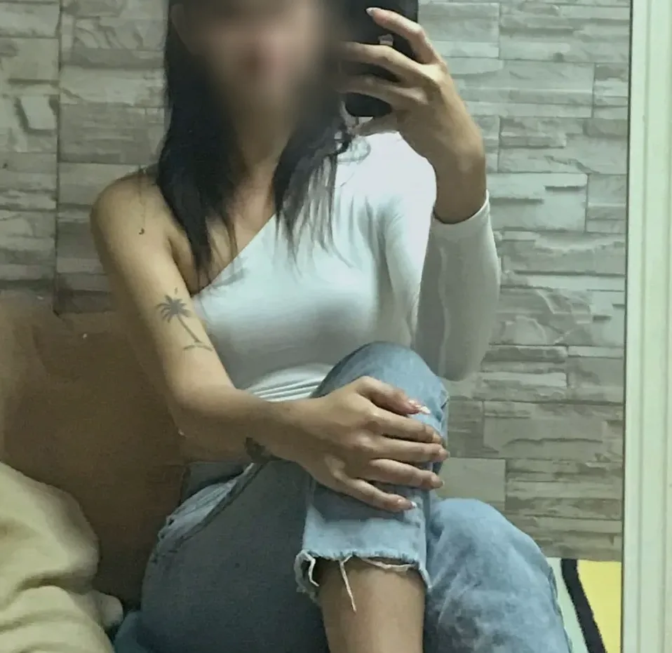 Isabella, 32