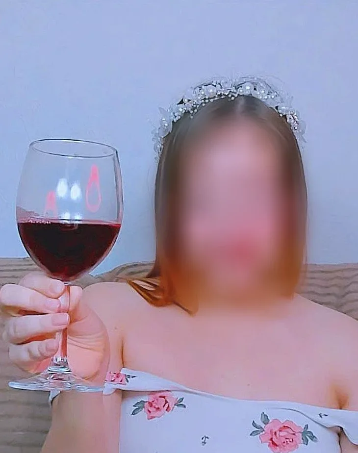 Sandra, 28
