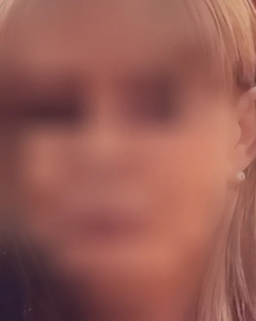 Sanela, 25