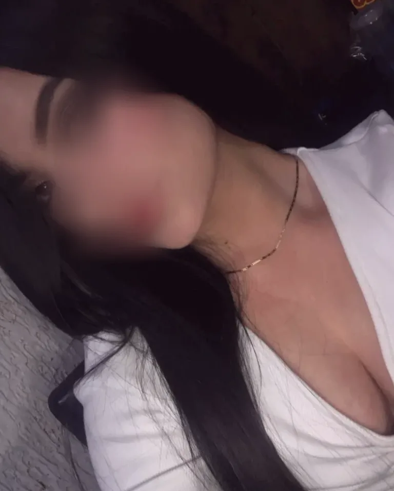 Yvonne, 21